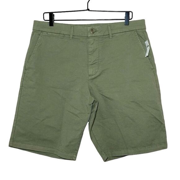 NWT Gap Men’s 10” Essential Khaki Shorts Olive Green Size 34 - Picture 2 of 8